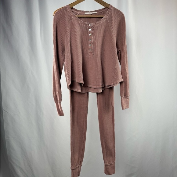 Tularosa Green The Vista Henley Top & Legging in Rose Pink Size Extra Small - Picture 3 of 14